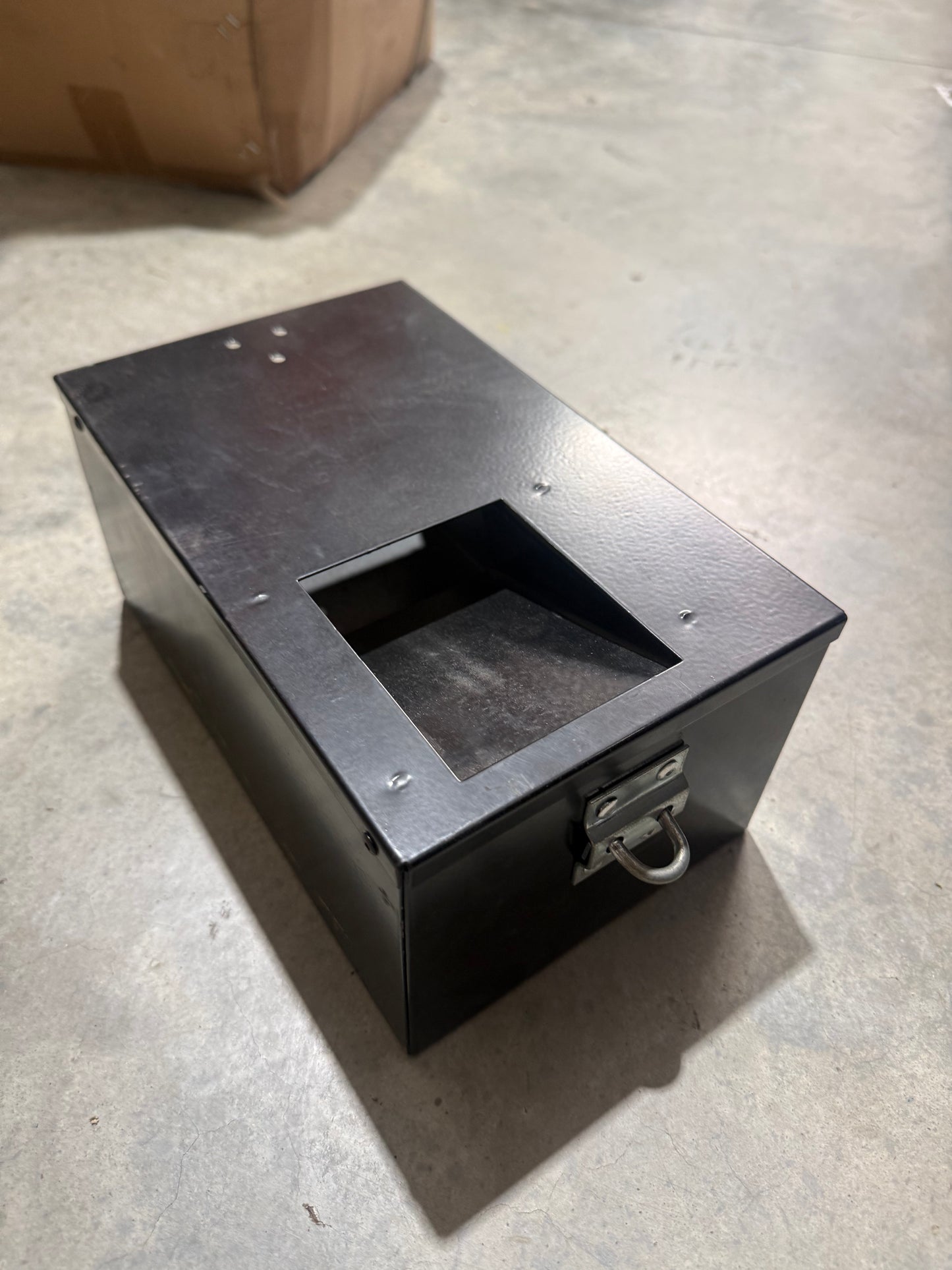 Pool table cash box